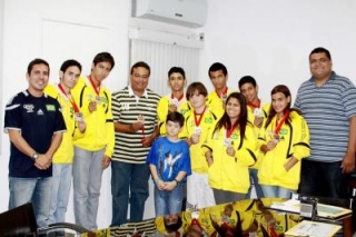 Atletas da Team Grulett foram recebidos pelo prefeito Ruiter e pelo diretor-presidente Funec, Heliney Miranda Júnior.