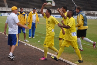 Careca comemorando seu 19º gol, na final do Estadual 2013