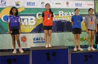 Fabiana Tiemi Idie (centro) ficou com o ouro na Copa Brasil