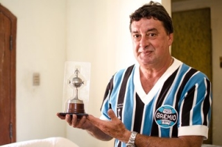César foi campeão da Libertadores pelo Grêmio em 1983.