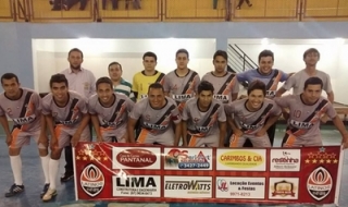 Equipe do Latinos F.C que conseguiu importante vitória contra a Escola Ceart