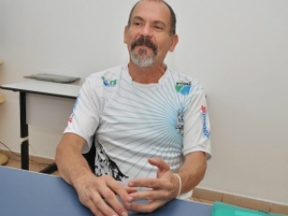 O professor de voleibol Bruno Allex está em busca de patrocínio para continuar garantindo a participação dos atletas de Dourados em campeonatos estaduais e nacionais.