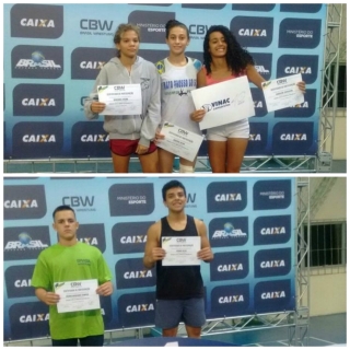 Assíria Daniela (foto acima, ao centro) e Pedro (foto abaixo, de preto) foram campeões em suas categorias.