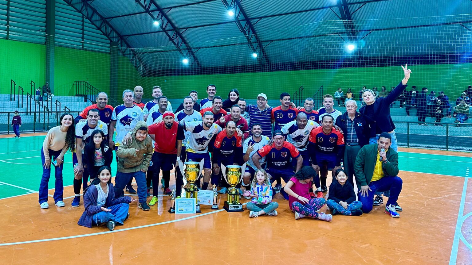 Equipe Transportadora Oliveira é campeã do Campeonato de Futsal Máster