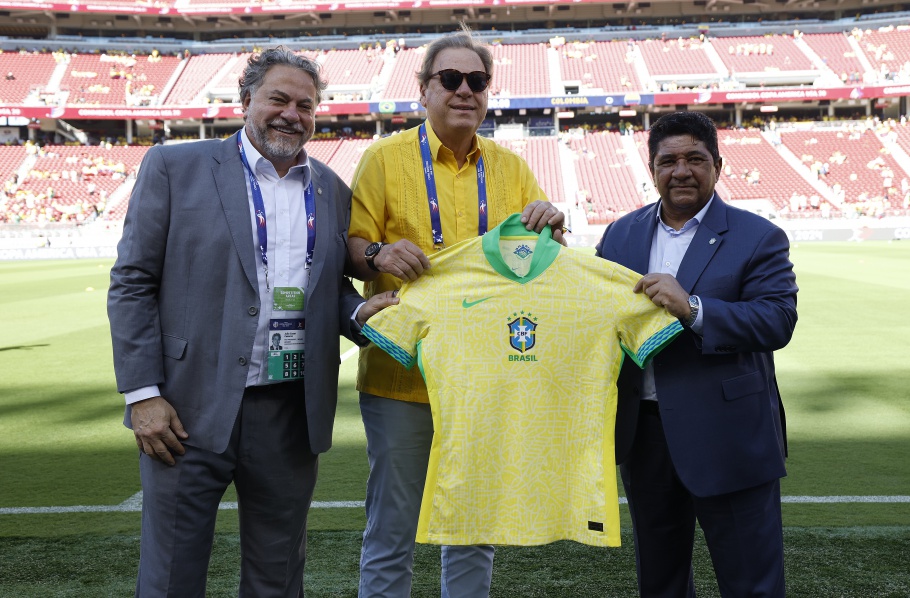 Presidente da CBF assiste classificação da Seleção para quartas da Copa América