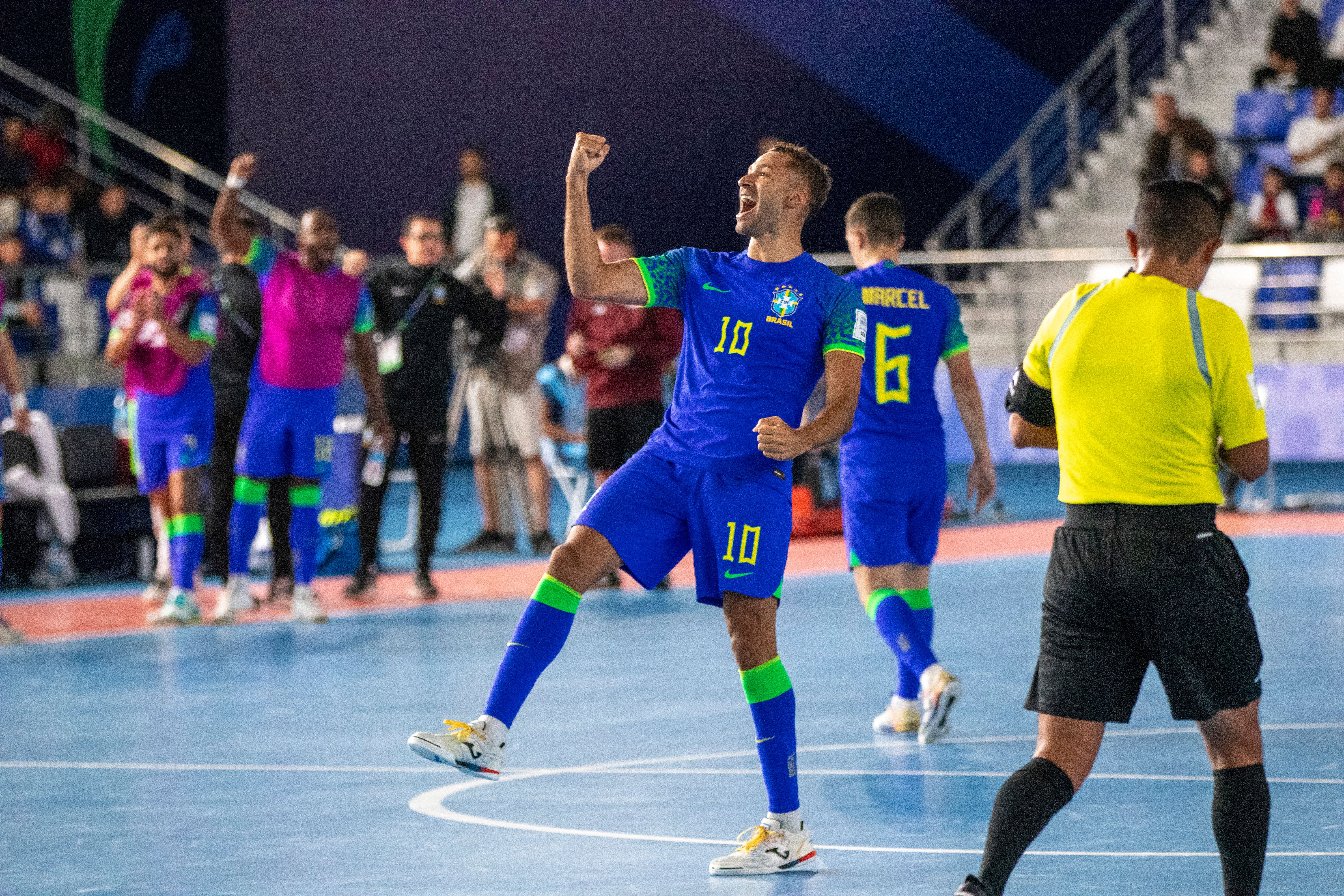 Seleção se classifica para as oitavas do Mundial de Futsal